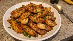 Chrupiące ziemniaki z piekarnika jak z budki z kebabem – doprawione w stylu gyros