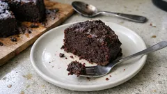 Czekoladowe ciasto z ciecierzycy bez mąki i cukru – wilgotne jak brownie