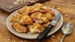 Mini croissanty z szynką i serem z ciasta francuskiego – prosta przekąska z piekarnika