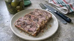 Terrina z gołębia pieczona w kąpieli wodnej – soczysta, równo się kroi i smakuje na zimno