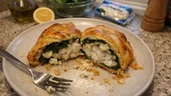 Dorsz w cieście francuskim ze szpinakiem i mozzarellą – chrupiący obiad z piekarnika