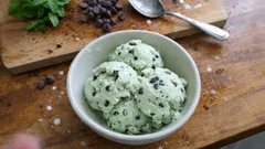 Kremowe lody miętowo-czekoladowe z Thermomixa – bez sztucznego posmaku