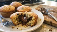 Muffinki z Nutellą w środku – prosty przepis na puszyste babeczki z „sercem”