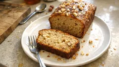 Wilgotny keks z orzechów laskowych z miodem – prosty przepis do kawy