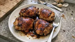 Udka z kurczaka w marynacie miodowo-sojowej – pieczone, soczyste i rumiane