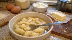 Lane kluski z kaszy manny – miękkie i puszyste, idealne do rosołu (prosty patent na ciasto)