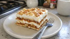 Toffinek bez pieczenia: warstwowe ciasto z kajmakiem i krakersami, które zawsze wychodzi