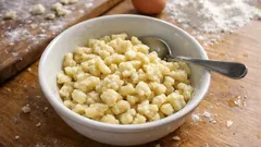 Csipetke – węgierskie kluseczki szczypane do zupy i gulaszu (prosty przepis)