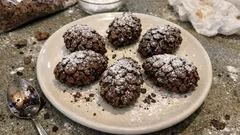 Świąteczne szyszki z Oreo bez pieczenia – prosty deser, który robi efekt na stole