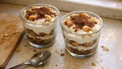 Tiramisu w kubeczku na śniadanie: kremowe, kawowe i bez pieczenia