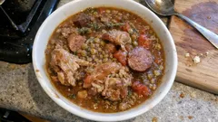 Golonka z zieloną soczewicą i pomidorami – sycące danie jednogarnkowe na chłodne dni