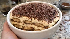 Proste tiramisu bez jajek – kremowe warstwy i kawowa nuta, zawsze się udaje