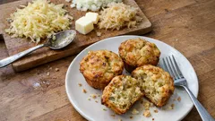 Babeczki ziemniaczane do barszczu: prosty zamiennik pasztecików z kiszoną kapustą