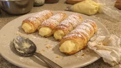 Cannoli z ciasta francuskiego z kremem waniliowym pâtissière – proste, a wygląda elegancko
