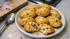 Wytrawne madeleines z szynką i oliwkami – prosta przekąska do wina