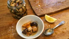 Grzyby w solance na zimę – prosty przetwór, który zawsze się udaje