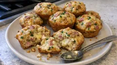 Wytrawne mini muffinki z szynką, gruyère i orzechami – proste bouchées na imprezę