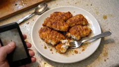 Karp bez drobnych ości: prosty trik z nacięciami przed smażeniem