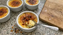 Mini crème brûlée z wanilią: aksamitny krem i chrupiąca skorupka w 5 składnikach