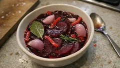 Surowe buraki w occie do słoika – chrupiące plasterki i prosta zalewa