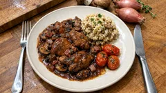 Salmis z perliczki w sosie z czerwonego wina – podaj z risottem i pomidorami confit