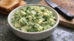 Pasta kanapkowa z brokułem i jajkiem – kremowa, sycąca i bez majonezu