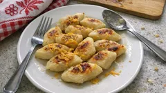 Kopytka z tartym cheddarem – miękkie w środku i świetne także podsmażone na złoto