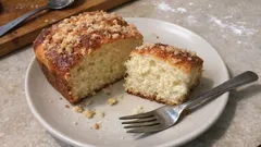 Puszyste ciasto drożdżowe jak u babci – trik z koglem-moglem, który robi różnicę