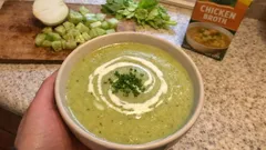 Aksamitny krem z zielonych pomidorów – prosty sposób na zupę jak z bistro