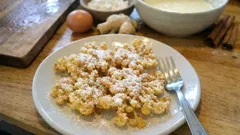 Kwiaty czarnego bzu w cieście z patelni – chrupiący deser na początek lata