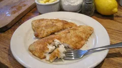 Limanda smażona na maśle klarowanym – złocista skórka w 10 minut