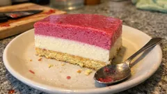 Bavarois z białą czekoladą i malinami – warstwowy deser, który łatwo zrobić dzień wcześniej