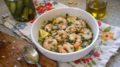 Krewetki marynowane w bazylii i cytrynie – prosta przekąska, która robi wrażenie