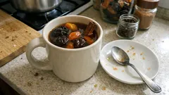 Wigilijny kompot z suszu z nutą pomarańczy – prosty przepis na aromatyczny napój