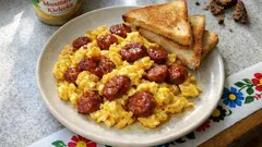 Jajecznica z chistorrą – szybkie śniadanie z paprykowym aromatem (z patelni)