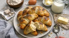 Rogale śniadaniowe z miękkiego ciasta drożdżowego – przepis z 1933 roku