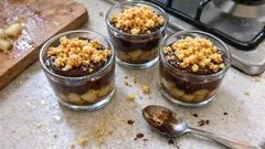 Verrines gruszka–czekolada: deser w pucharkach z chrupiącym crumble