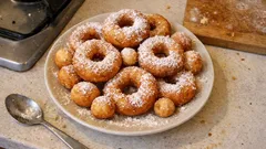 Błyskawiczne oponki serowe bez drożdży – miękkie i gotowe w pół godziny