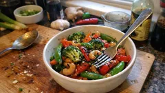 Warzywa z woka w sosie tamari z nerkowcami – szybki stir-fry, który zawsze się udaje