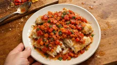 Ryba po węgiersku – filety pod pomidorowo-paprykowym sosem, który robi różnicę