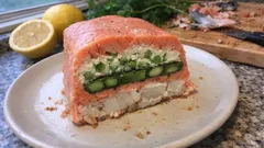 Terrina z łososia i dorsza w kąpieli wodnej – delikatna, równo się kroi