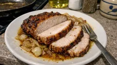 Soczysty schab z piekarnika: obsmaż, piecz pod przykryciem i zawsze wychodzi miękki