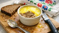 Pieczone smarowidło z wątróbki z jabłkiem i pieczonym czosnkiem – kremowe na kanapki