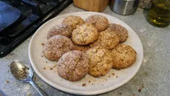 Bezglutenowe ciasteczka z mąki kasztanowej i orzechów – kruche, lekko karmelowe