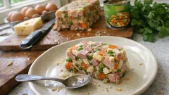 Terrina z macedońską, szynką i serem – zimna przystawka, która zawsze równo się kroi