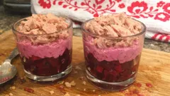 Verriny z burakiem i tuńczykiem – efektowna przystawka w pucharkach w 15 minut