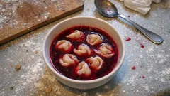 Uszka do barszczu z parzonego ciasta – cienkie, elastyczne i łatwe do lepienia