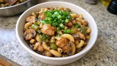 Macaroni chinois z kurczakiem z woka – szybki obiad z sosem sojowym i warzywami