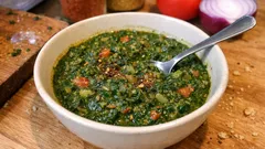 Szpinak po indyjsku w 15 minut: kremowy sos i aromatyczne przyprawy