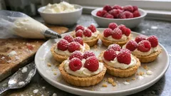 Mini tartaletki z malinami i kremem mascarpone – efekt jak z cukierni, krok po kroku